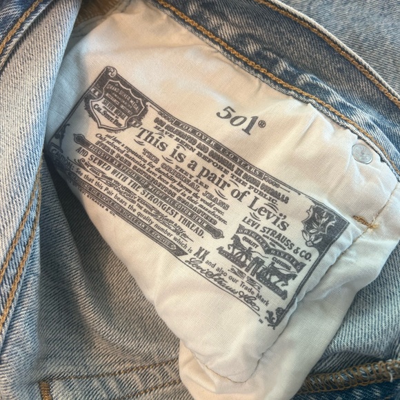 Levi denim Shorts - Brand new! - Picture 3 of 6